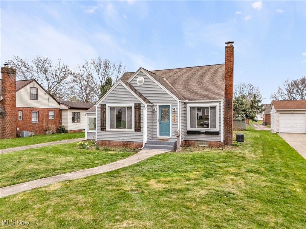 1221 Delverne Avenue, Canton, Ohio image 2