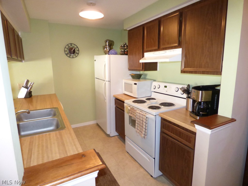 Woodland Lake Condo - Residential