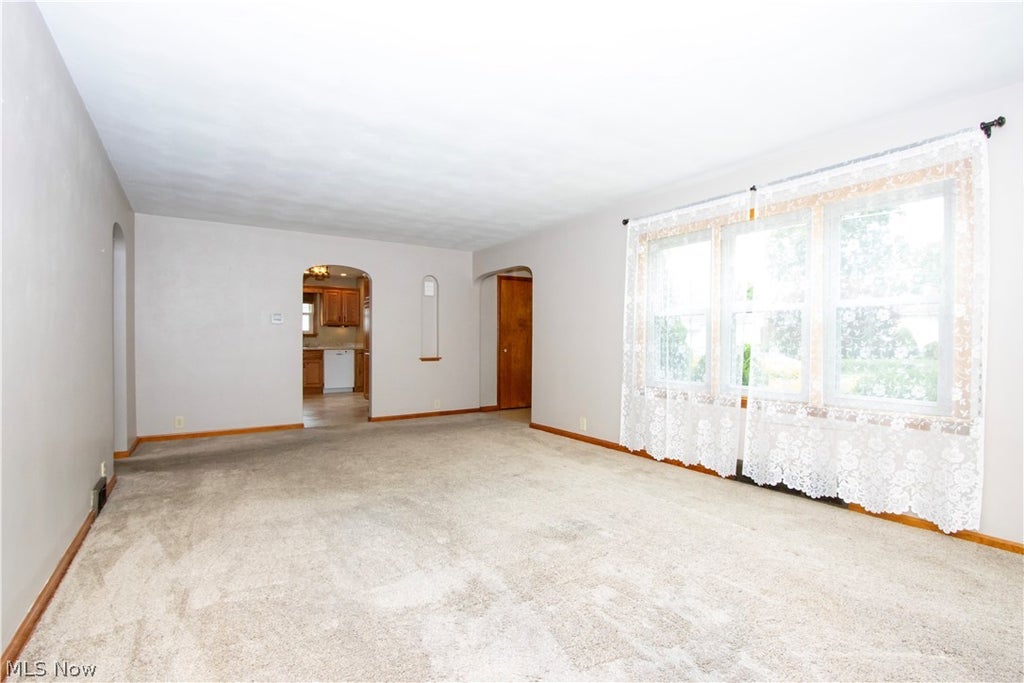 Photo of 927 S Heltman Avenue, Ashland, OH 44805 (MLS # 5215414)