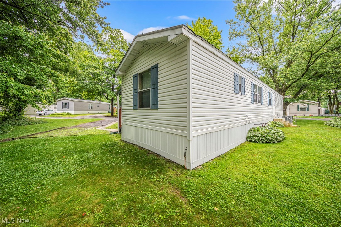 100 Maplegrove Lane, Mentor, Ohio image 5