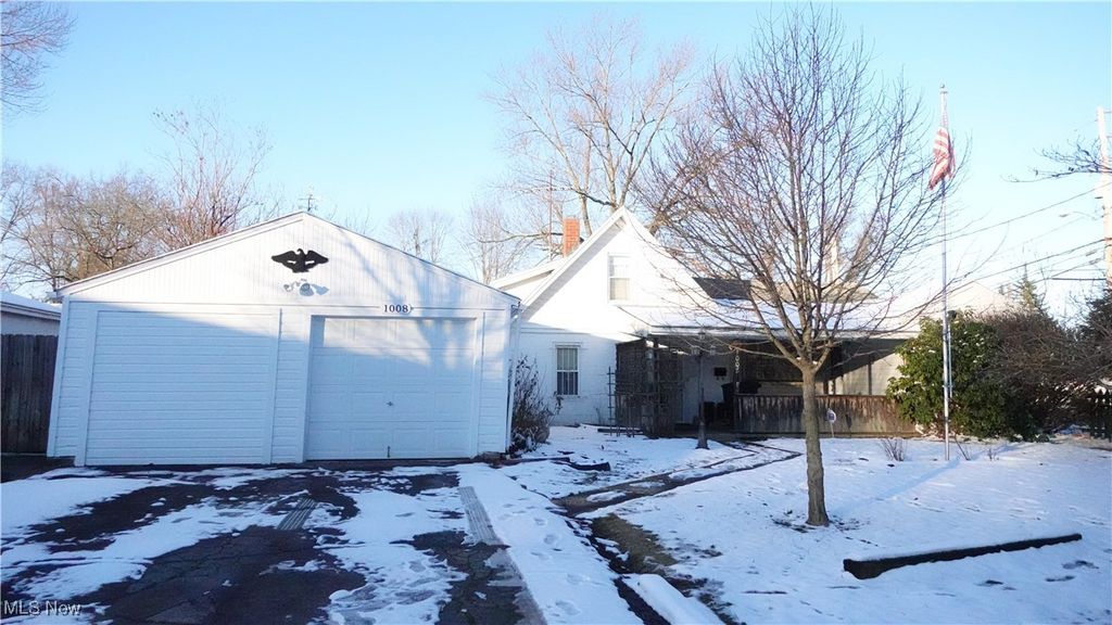 Photo of 1008 Raymond Street NW, Warren, OH 44485 (MLS # 5175822)