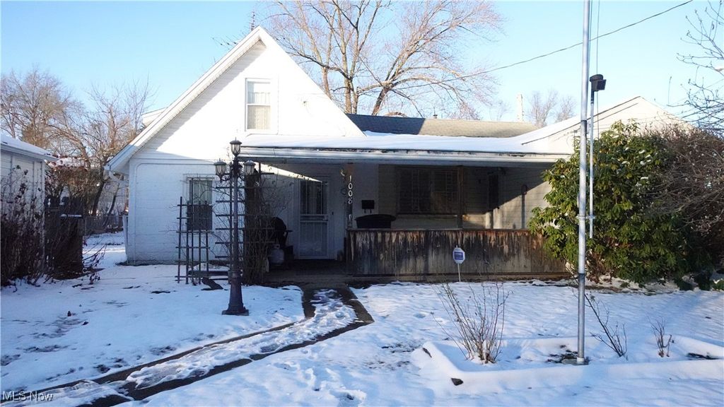 Photo of 1008 Raymond Street NW, Warren, OH 44485 (MLS # 5175822)