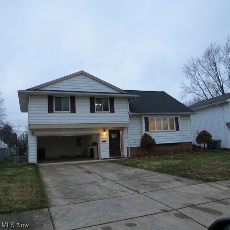 Nice 4 Bedroom Split Level with 2 1/2 Baths , Master bedroom 17x15 with full bath, Rec room, 2 car garage, nice deck, close to all amenities, Vacant and waiting for the right tenant to move in.