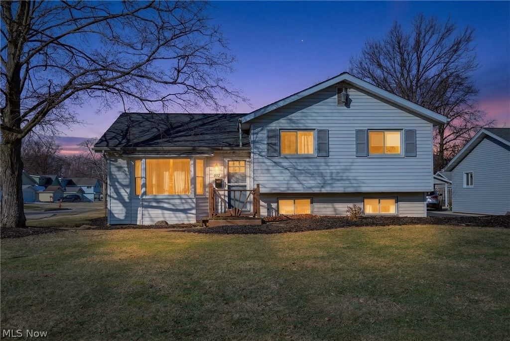 Photo of 882 Bayridge Boulevard, Willowick, OH 44095 (MLS # 5189033)