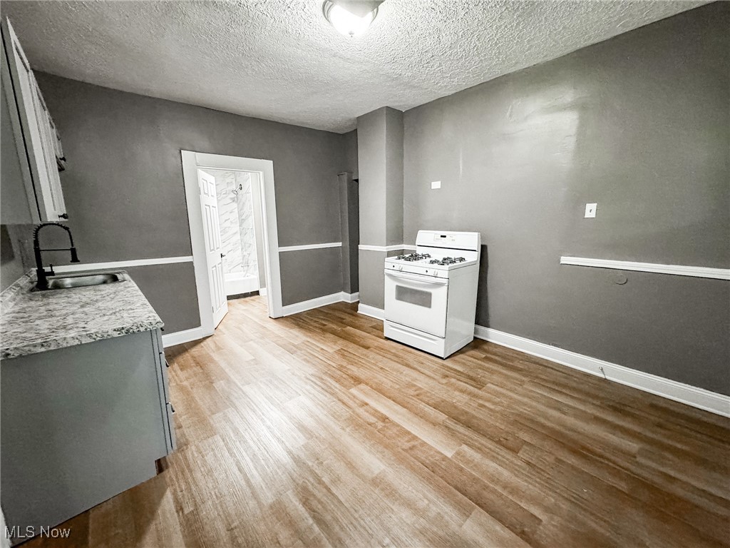 2018 Robin Street
