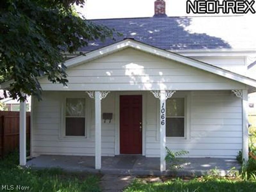 Grab this great deal now before it's gone!  Currently has a tenant, awesome investment!!