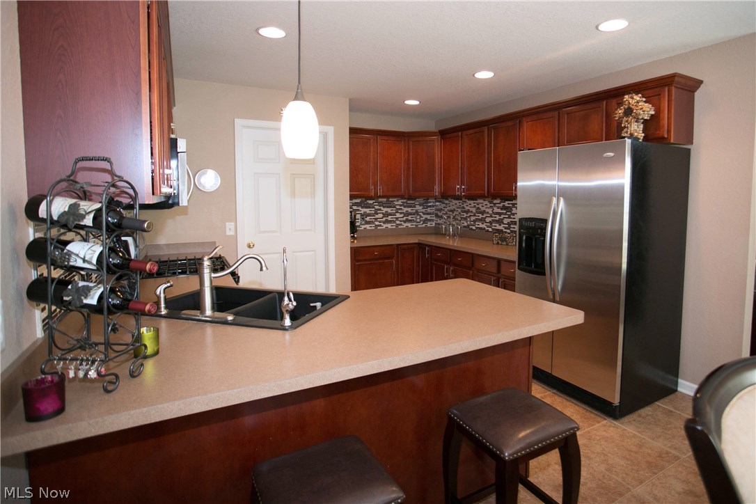 Olde Stone Xing Condo - Residential