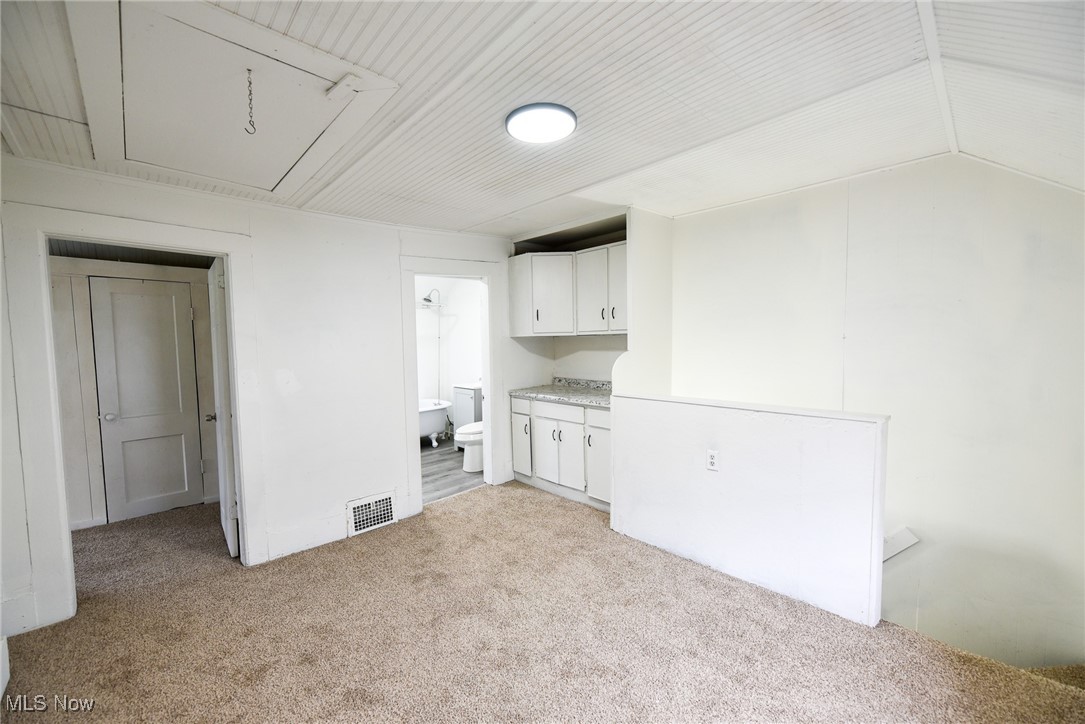 Van Hyn - Commercial Sale