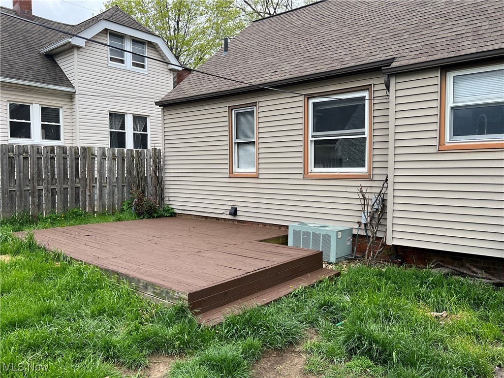 11904 Hastings Road, Garfield Heights, Ohio image 4