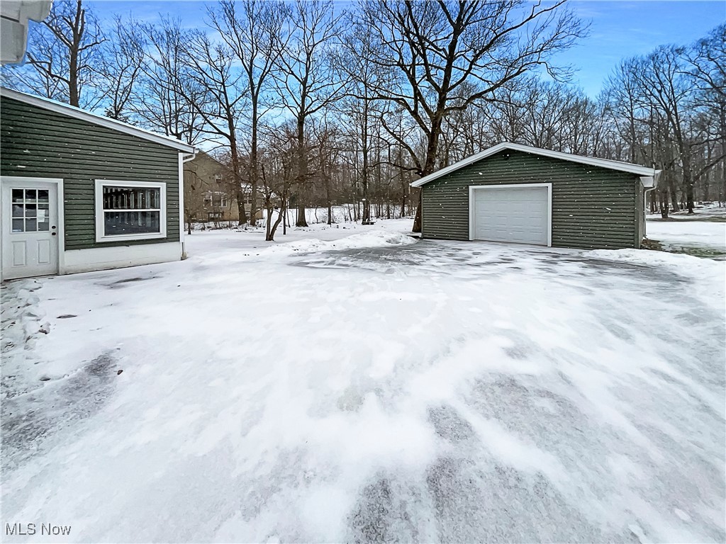 8268 Maple Drive, Chesterland, Ohio image 8