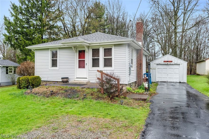 This cozy one-bedroom, one-bathroom ranch home features convenient single-level living and is tucked away on a quiet dead-end street. 
Recent updates provide peace of mind, including a roof that’s only 5 years old and a new hot water tank installed in 2023. The kitchen comes equipped with appliances including a new stove and microwave, making it move-in ready for everyday use. Window air conditioning units will remain with the property for added comfort.

Outside, you’ll find a detached one-car garage, perfect for parking or extra storage. Being sold as-is, this home is ideal for buyers looking to add their own personal touch or invest in a property with solid potential.

Don’t miss your chance to own this affordable home in a quiet, low-traffic location!








as is
City water avaliable for tie in