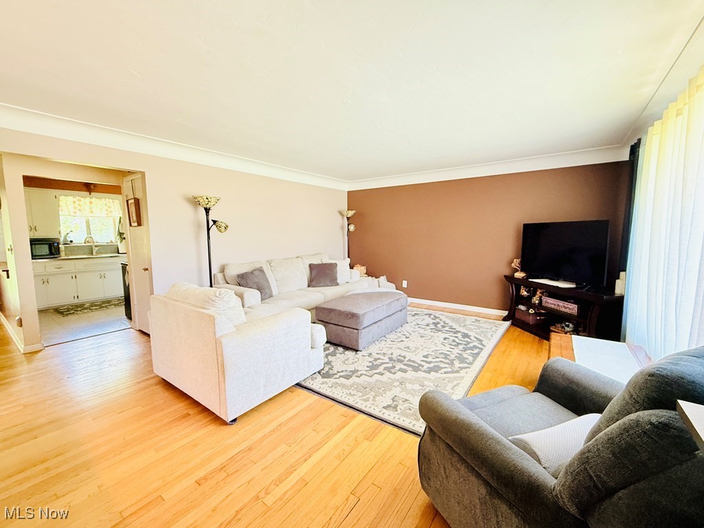 18653 Bonnie Lane, Strongsville, Ohio image 2