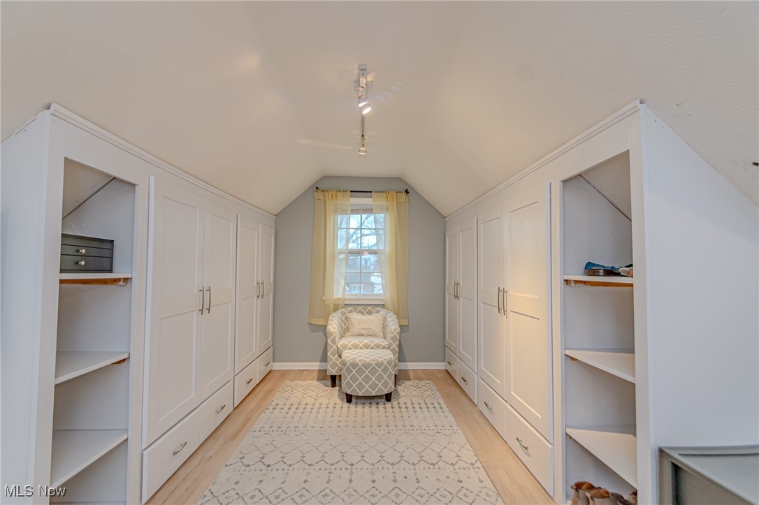 Royal Lorain - Residential