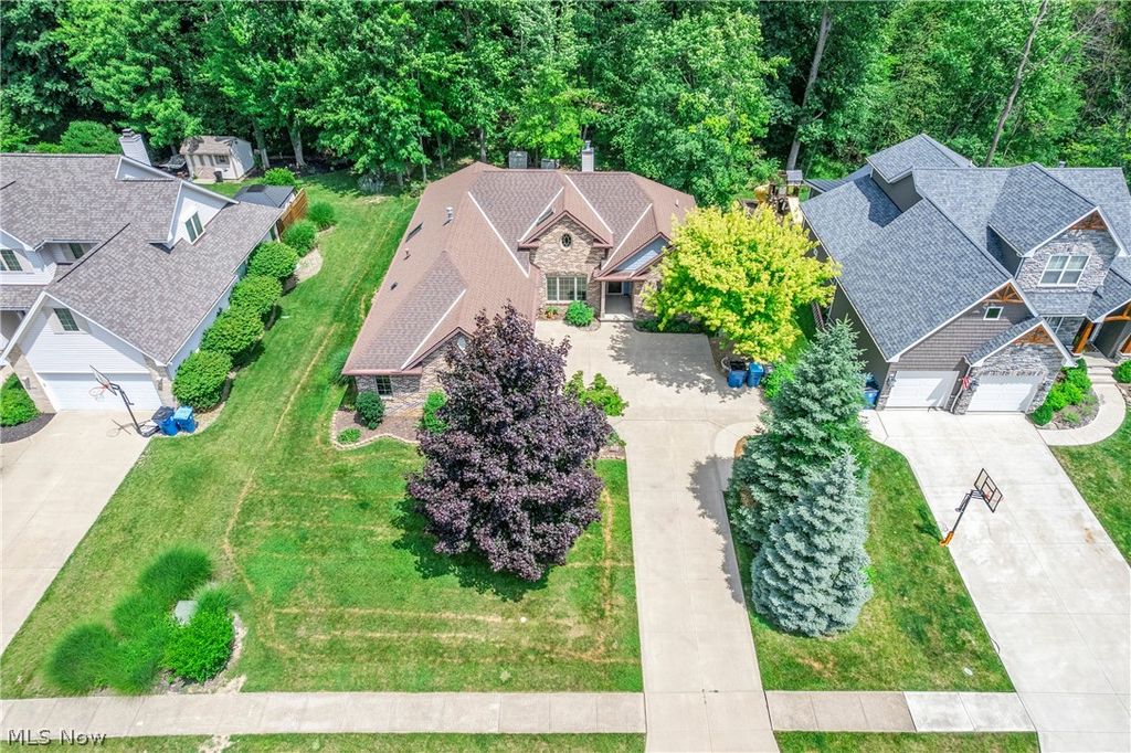 Photo of 6340 Mallard Creek Run, Lorain, OH 44053 (MLS # 5222998)