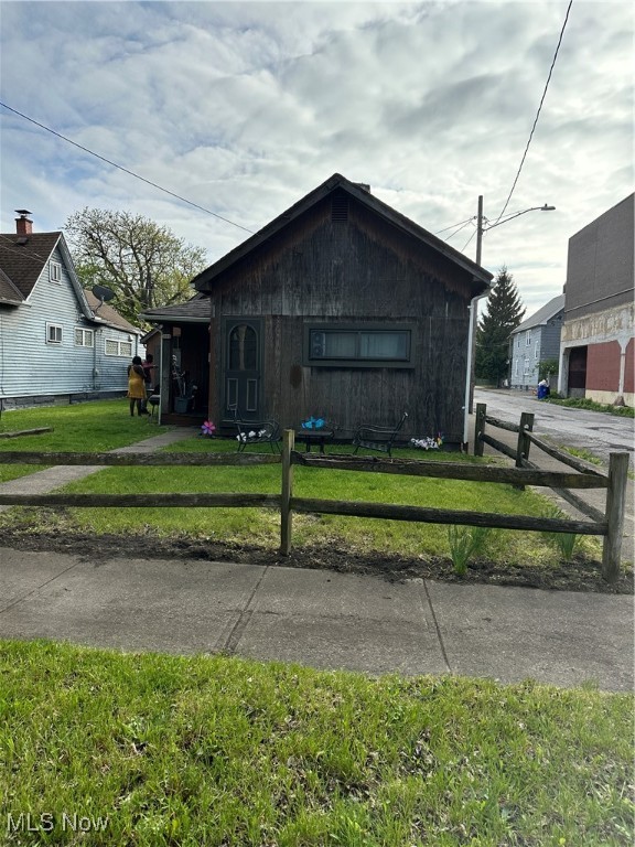 1590 & 1594 E 39th Street