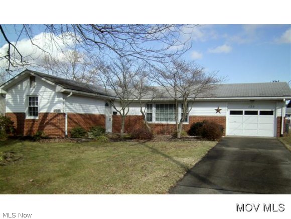 All first floor living, ranch style home with 3 bedrooms, 1 recently updated full bath, 1 car attached garage, spacious rec room & level yard are just a few additional features of this home. Additional updated include fresh paint throughout, new kitchen flooring & tile back splash in kitchen. Elem: Harmar Elementary School Elem/Bus: Y JrHigh: Marietta Middle School School JrHigh/Bus: Y High: Marietta High School High/Bus: Y Fire: CIT Police: CTY PossFreeGas: N ;SQFT=Fin L1:1524, Fin Above:1524, Fin Total:1524, Unfin Above:0, Unfin Total:Y