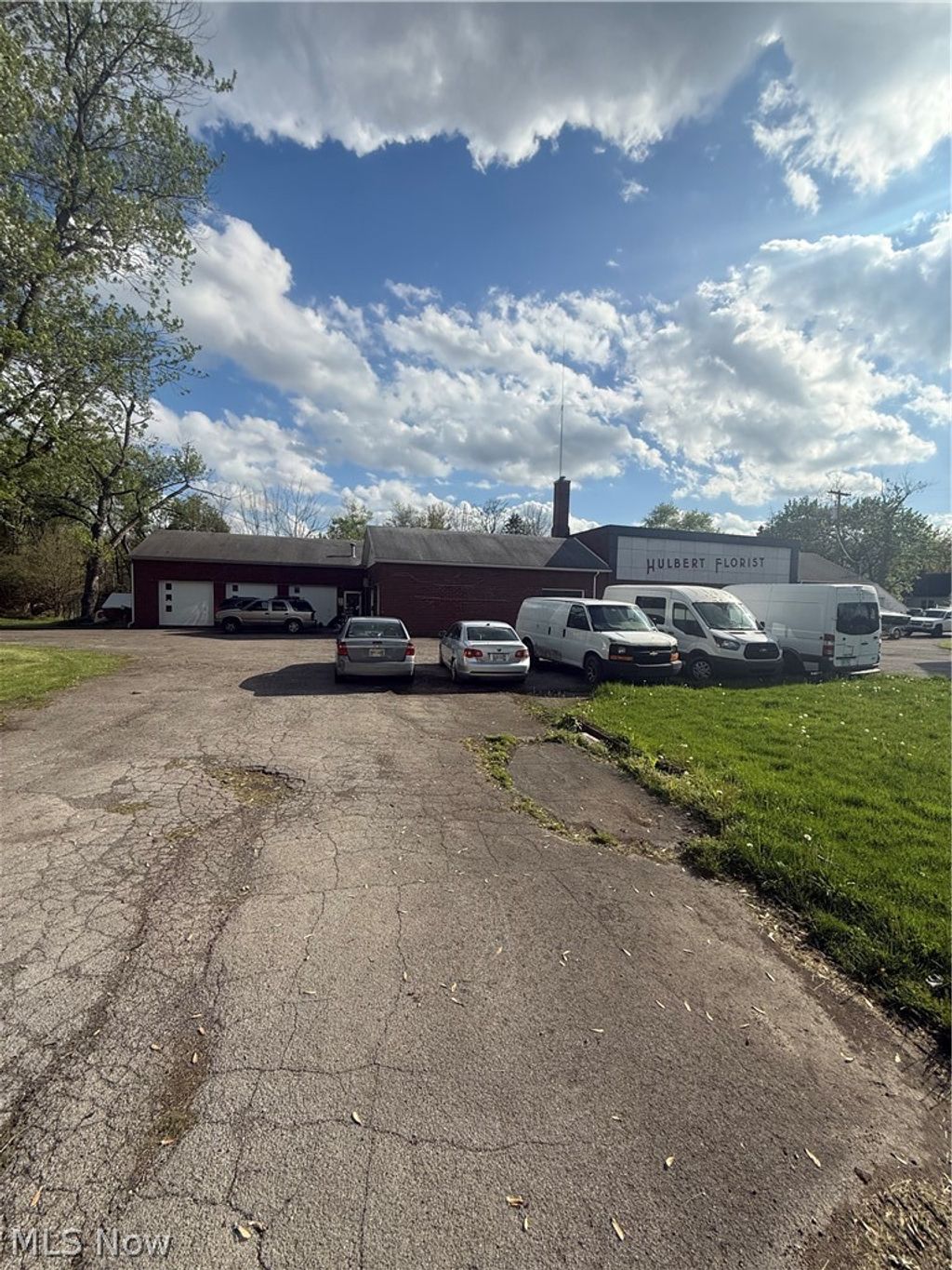 Photo of 6136 W Liberty Street, Hubbard, OH 44425 (MLS # 5205588)