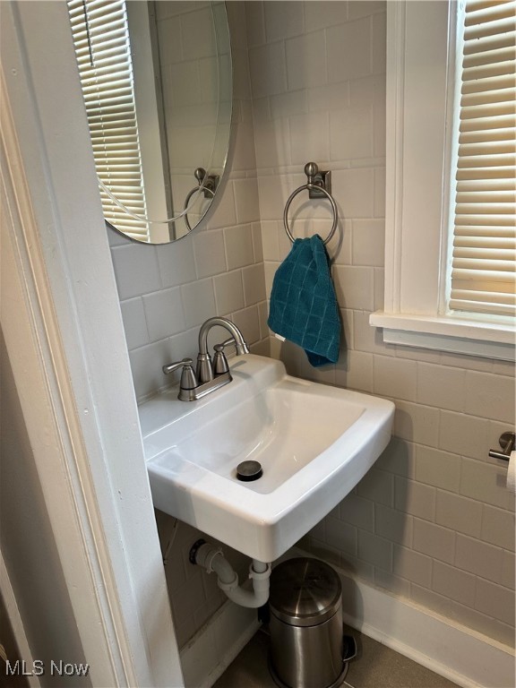 1610 Waterbury Road, Lakewood, Ohio image 10