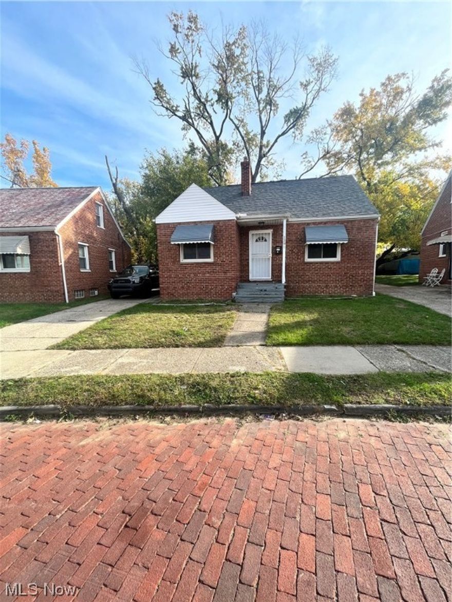 Single-family home. Cape-Cod home with 3 bedrooms, 1 full bathroom, full basement and detached 1-car garage.