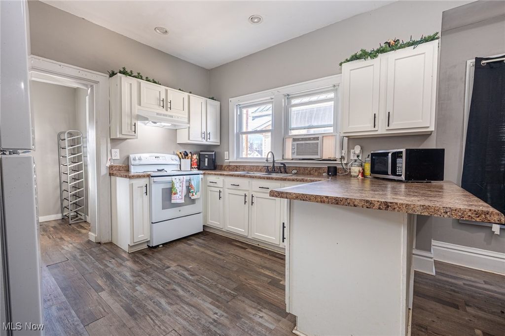 Photo of 519 Locust Street, Coshocton, OH 43812 (MLS # 5176874)