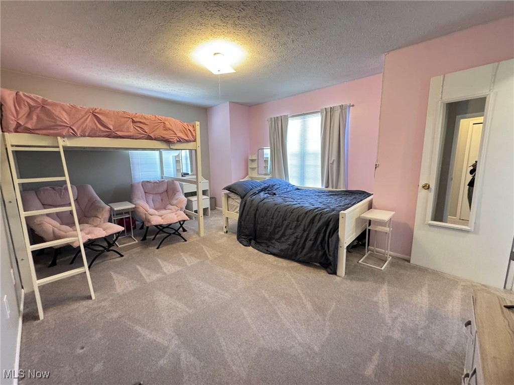 Courtyards Woodbury Condo - Residential