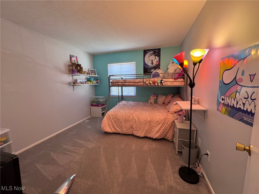 Courtyards Woodbury Condo - Residential