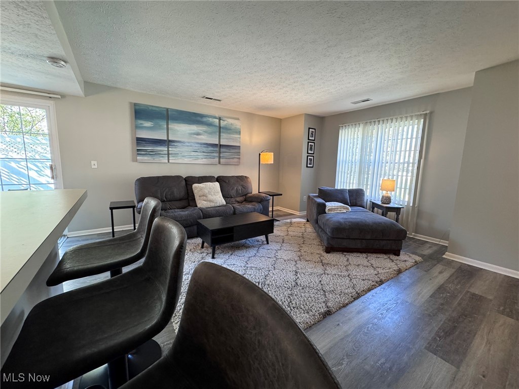 Courtyards Woodbury Condo - Residential