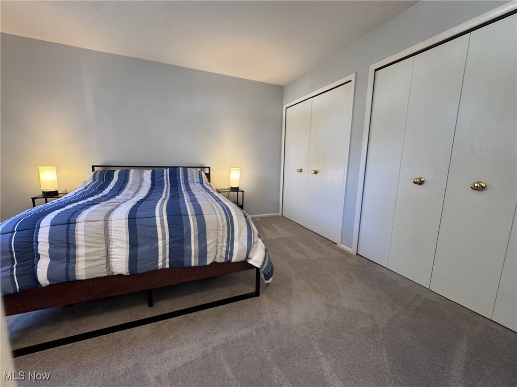 Courtyards Woodbury Condo - Residential