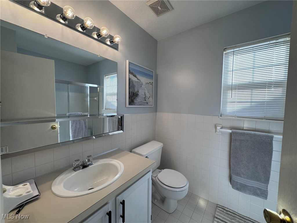 Courtyards Woodbury Condo - Residential