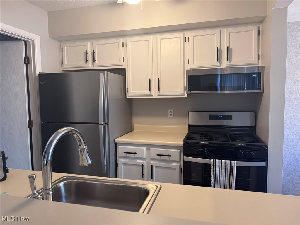 Courtyards Woodbury Condo - Residential