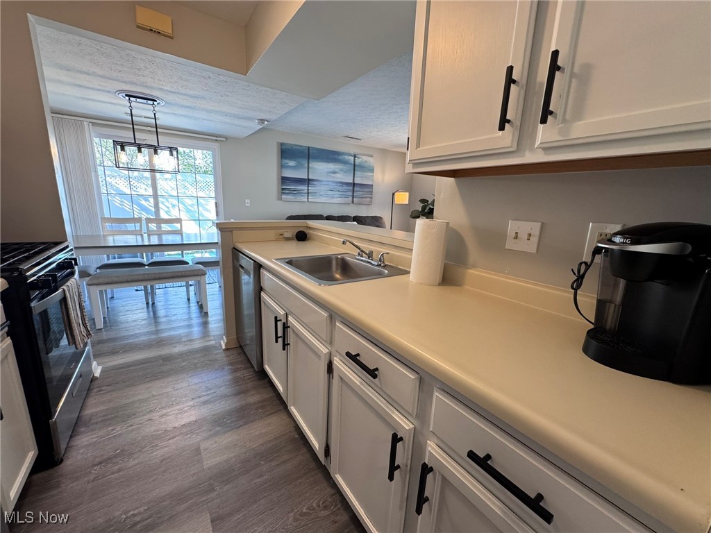 Courtyards Woodbury Condo - Residential