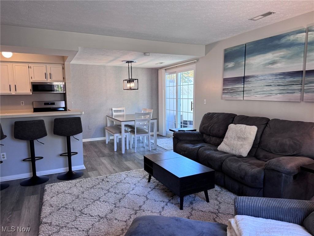 Courtyards Woodbury Condo - Residential