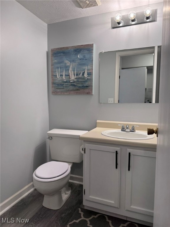 Courtyards Woodbury Condo - Residential