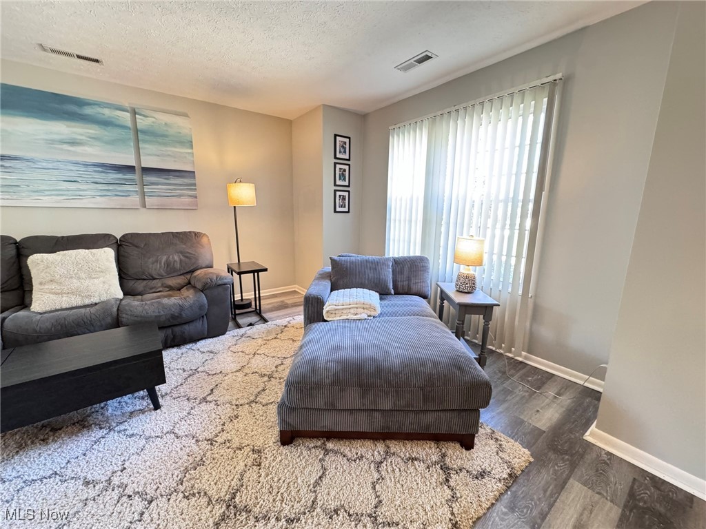 Courtyards Woodbury Condo - Residential