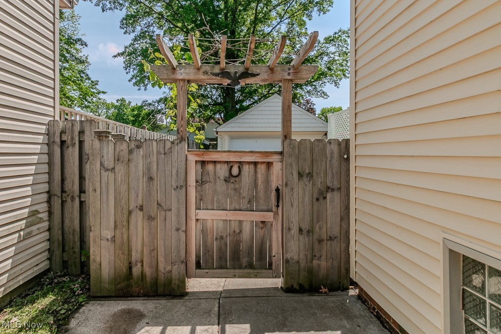 29312 Nehls Park Drive, Wickliffe, Ohio image 39