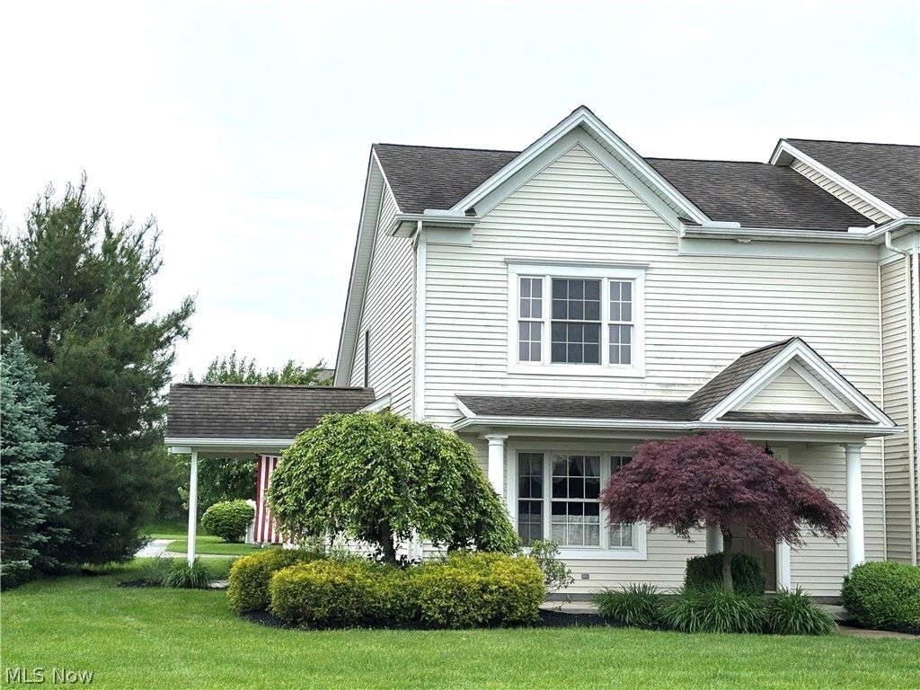 Photo of 12 Cambridge Glen BLVD, Columbiana, OH 44408 (MLS # 5212653)