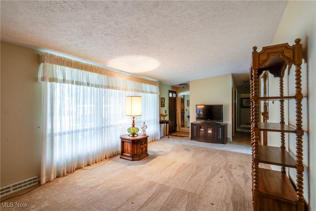 324 Lynn Circle, Canton, Ohio image 6