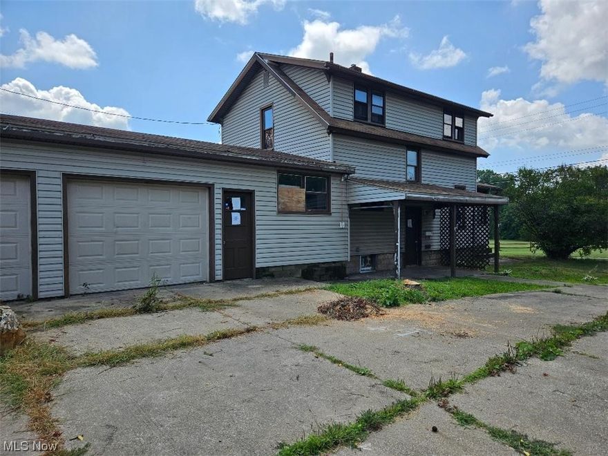 Great opportunity for the fixer upper buyer in Perry School area.  3 bedroom, 2 full baths. Attached 2 car garage. Covered front patio.  Two parcels  ( 40 x 100 ) total .202 acres. Owned by Secretary of Veteran's Affairs and sells As-Is.  Seller will make no repairs.  Buyer or Buyer Agent to verify all information herein. Buyer to choose their own title company, and buyer pays all title company related costs. When an offer is accepted, Seller will provide their own proprietary sale agreement to be executed by buyer. When Seller Sale Agreement is executed, it supersedes any local purchase agreement. Appropriate pre-approval letter or current Proof of Funds statement required for offer to be accepted.  Caution: property has no lighting. Have flashlights available.

IMPORTANT -- we are now in a multiple offer situation.  Multiple offer period expires Tuesday Aug 15 at 2:00 PM EST.  The system will now require any new offers to be entered and marked as Highest and Best