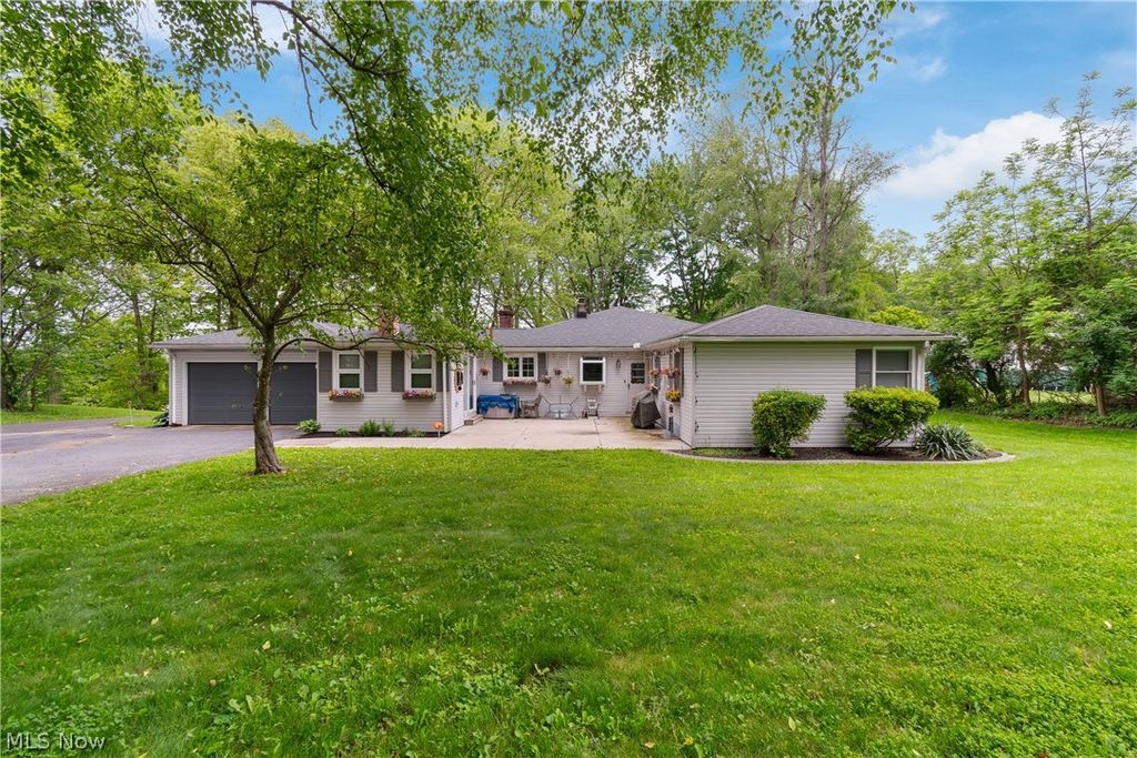 Photo of 939 Genoa Avenue NW, Massillon, OH 44646 (MLS # 5214150)