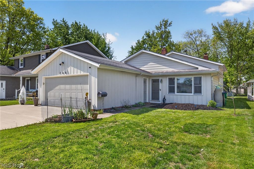 Photo of 286 E 310th Street, Willowick, OH 44095 (MLS # 5209786)