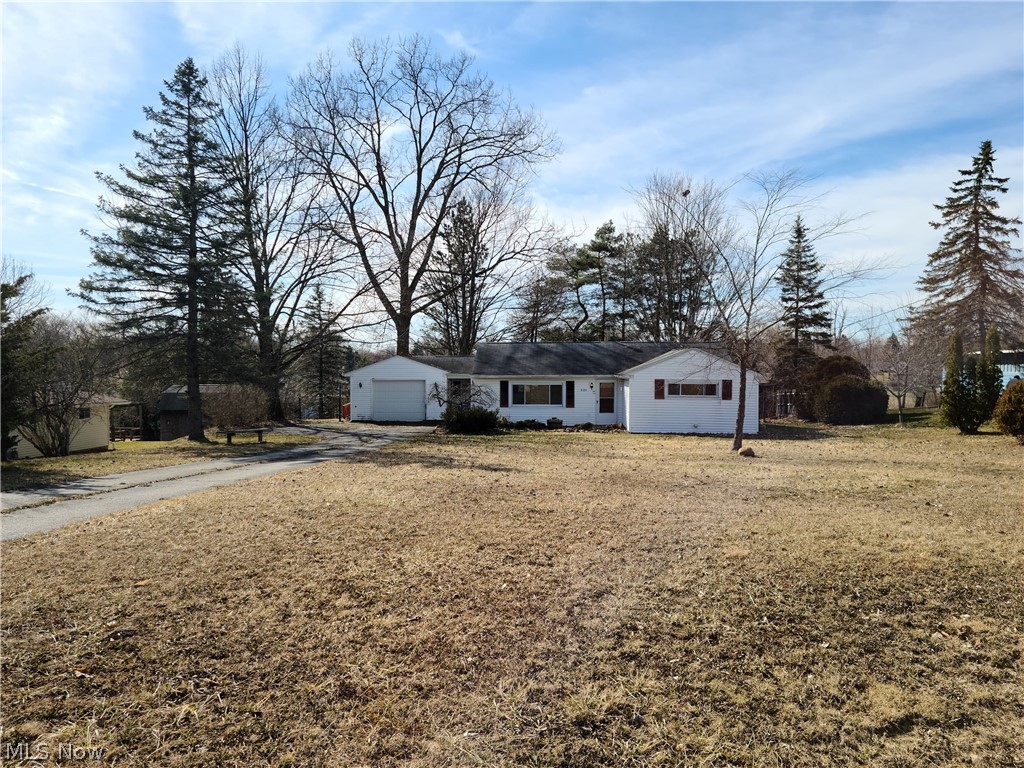 Ranch home with tons of potential! Ready for someone to make it their own! A short distance from all the amenities that downtown Streetsboro has to offer. Park your car in the garage and enter through a large mudroom. Bathroom has an all tile walk-out shower. Enjoy the peacefulness of the large deck off the back of the house overlooking a nearly half an acre lot. Schedule your showing today!
