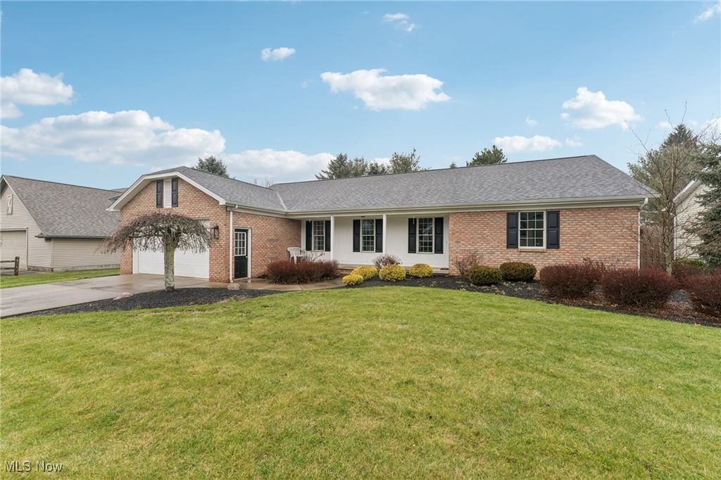 Photo of 276 S Bayshore Drive, Columbiana, OH 44408 (MLS # 5181014)