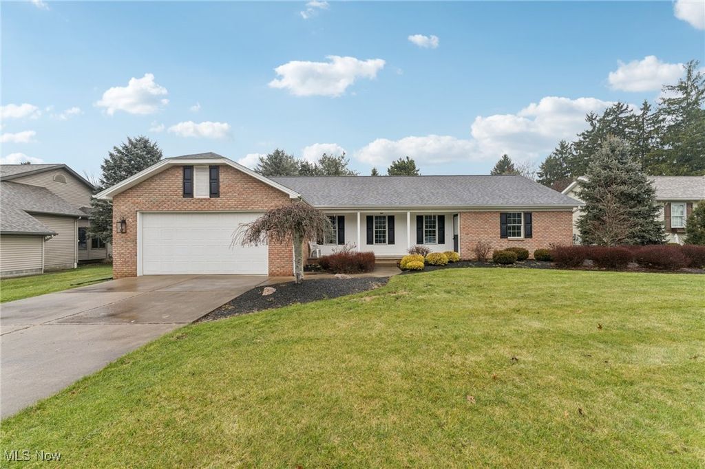 Photo of 276 S Bayshore Drive, Columbiana, OH 44408 (MLS # 5181014)