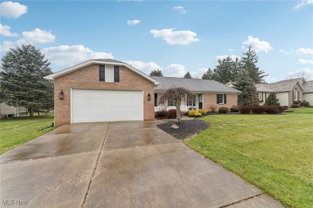 Photo of 276 S Bayshore Drive, Columbiana, OH 44408 (MLS # 5181014)