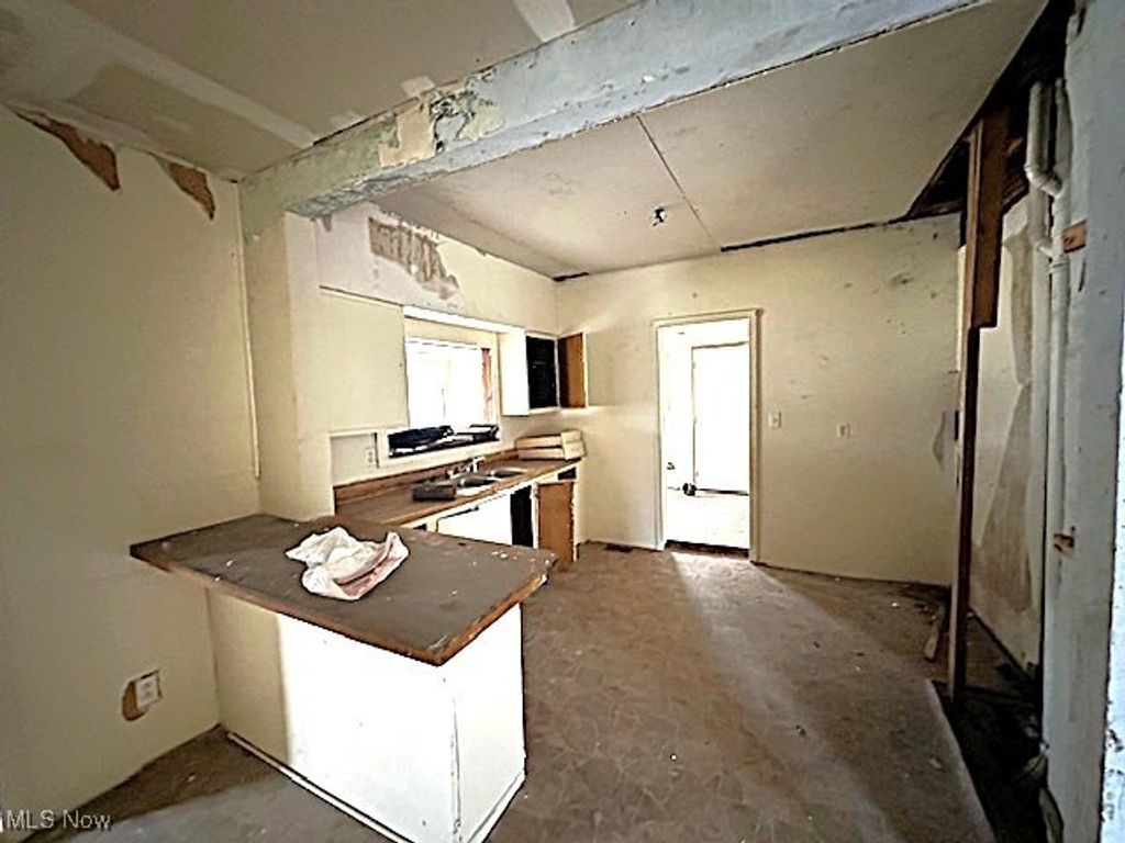 Photo of 725 E Vine Street, Lima, OH 45804 (MLS # 5182451)