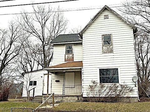 Homes For Sale - 725 E Vine Street<br/> Allen County, Lima, OH 45804