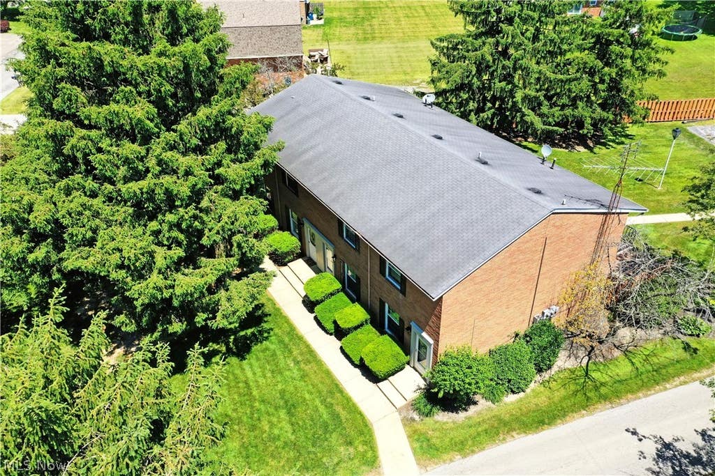 Photo of 701 Lakeview Drive, Cortland, OH 44410 (MLS # 5215045)