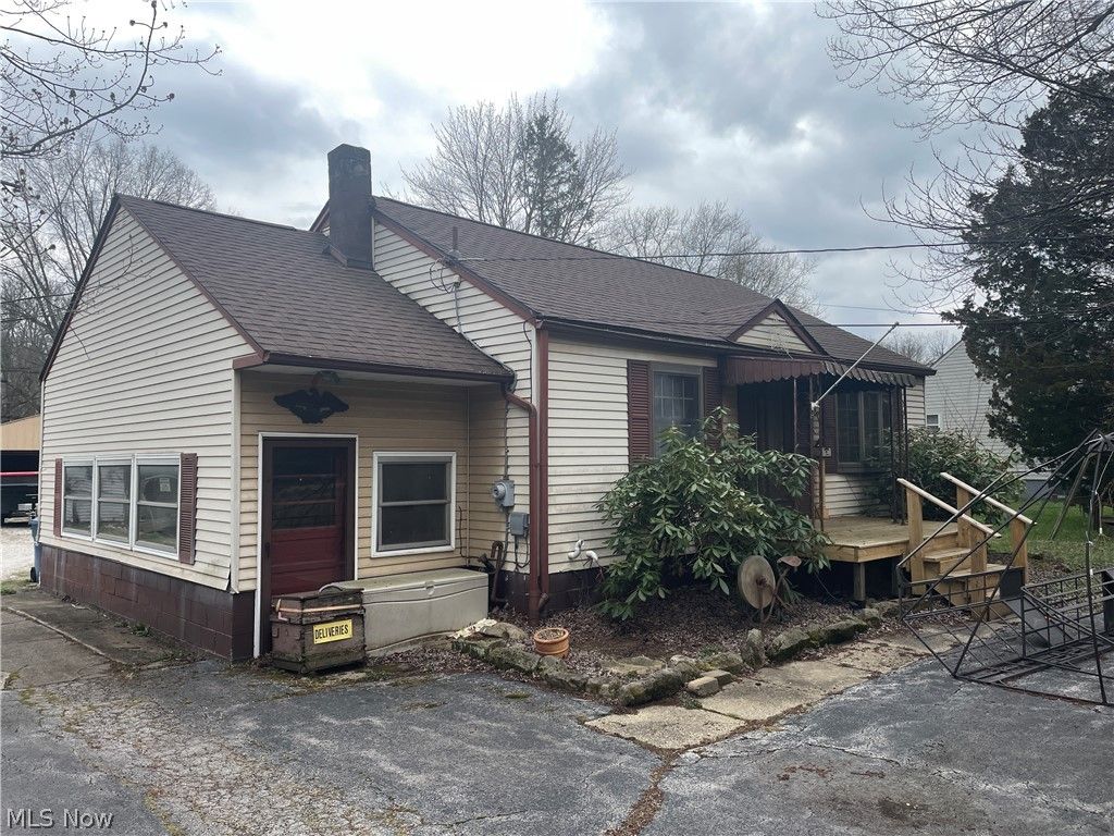 Photo of 744 Carson Salt Springs Road, Mineral Ridge, OH 44440 (MLS # 5197920)