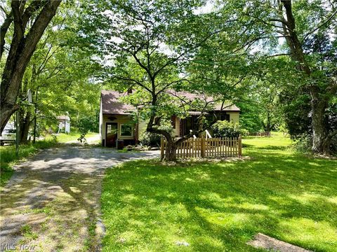 Homes For Sale - 744 Carson Salt Springs Road<br/> Mineral Ridge, OH 44440