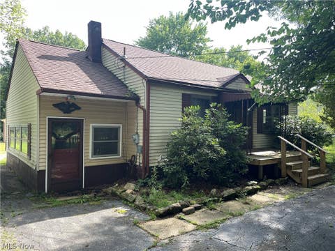 Homes For Sale - 744 Carson Salt Springs Road<br/> Mineral Ridge, OH 44440